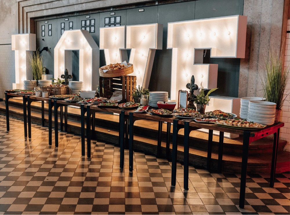 Buffet vom Remscheider Schützenhaus mit angerichteten Speisen für Veranstaltungen