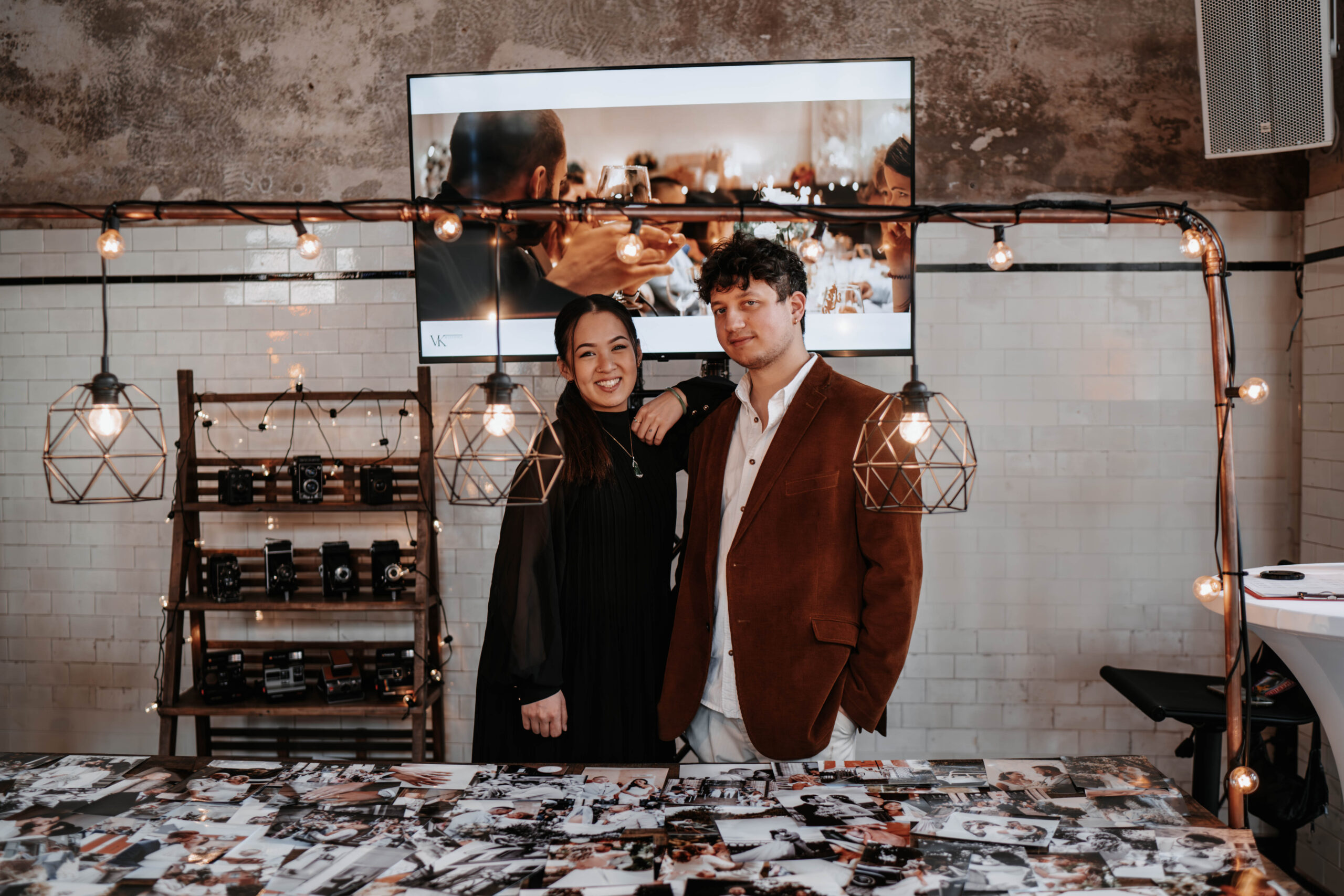 Beim Tag der offenen Tür konntet ihr Kim Tran und Vincent Nickel persönlich kennenlernen. Das Team begleitet Hochzeiten fotografisch und videografisch und sorgt dafür, dass die schönsten Momente für die Ewigkeit festgehalten werden.